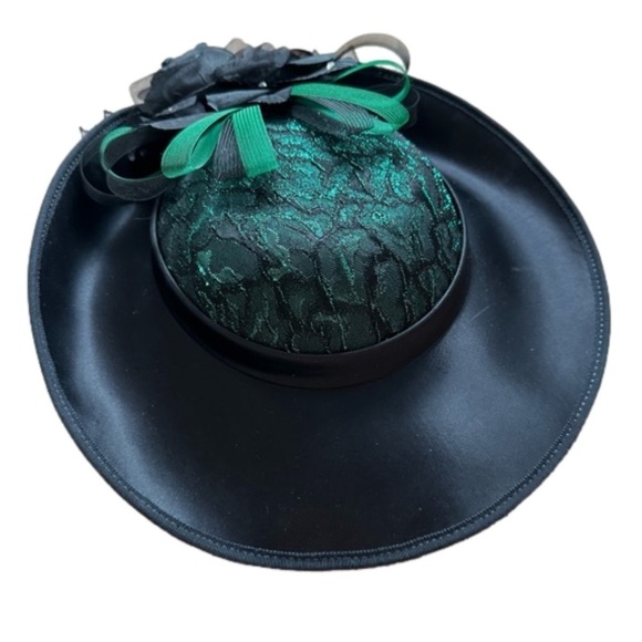 Accessories - Vintage 80's Black Satin Green Lace Hatinator Fascinator Cocktail Hat Horse Race